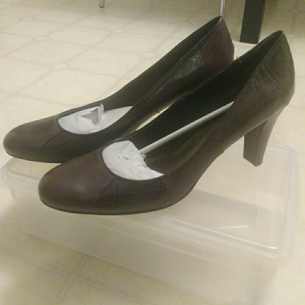 High heeled pumps shoes